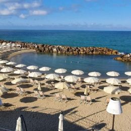 spiaggia mezzogiorno